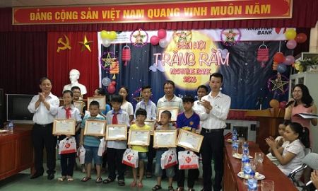 Maritime Bank trao 550 học bổng cho học sinh nghèo đón trung thu