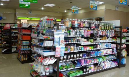 FamilyMart thua lỗ, bán lẻ ngoại có nao núng?