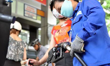 Tăng thuế bảo vệ môi trường với xăng dầu: Chuyên gia nói cân nhắc, doanh nghiệp cho rằng cần làm ngay