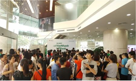 Chen chân đăng ký Vay Nhanh tại VPBank