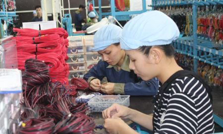 Sản xuất và nỗi lo “tụt dốc”