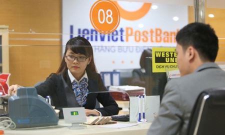 Hai lãnh đạo LienVietPostBank dự tính chi trăm tỷ gom 11,7 triệu cổ phiếu
