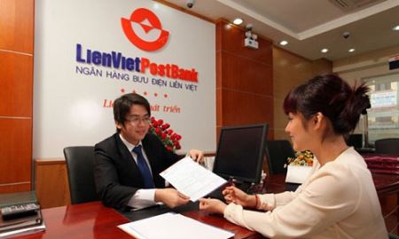 Người có liên quan liên tiếp “gom” cổ phiếu LienVietPostBank