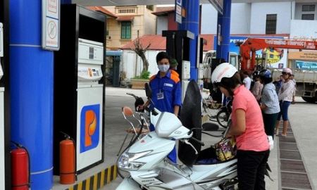 Xăng sẽ tăng giá vào ngày mai?