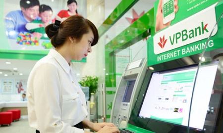 Lãnh đạo VPBank và người có liên quan đăng ký mua lượng lớn cổ phiếu