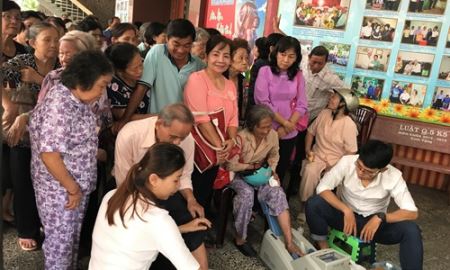 Vinamilk đồng hành chăm sóc sức khỏe cho gần 2000 người cao tuổi