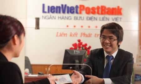 Cổ phiếu LPB giảm hơn 4% ngay trong phiên chào sàn