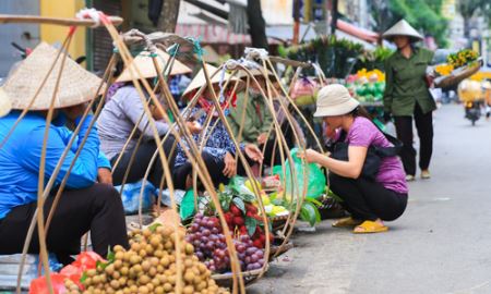 Đừng ảo tưởng lập lại trật tự  hoa quả bán rong trong 1 năm