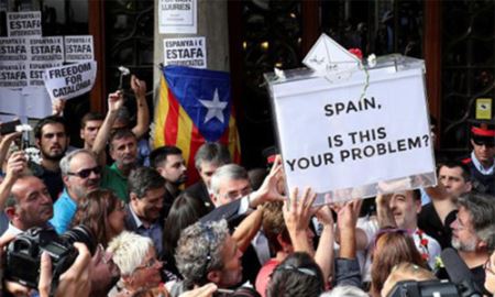 Lo khách hàng bỏ đi, các ngân hàng Catalonia sẵn sàng chuyển trụ sở
