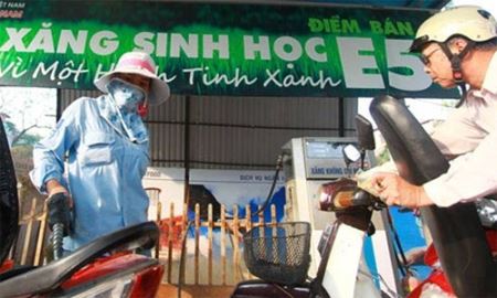 Giá bán xăng E5 đã hợp lý?