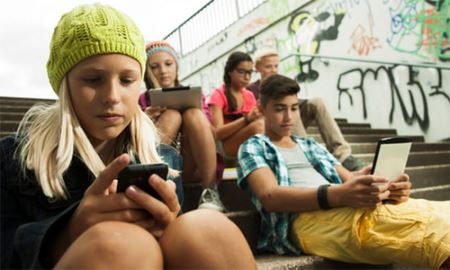Pháp “cai nghiện” smartphone  cho thanh thiếu niên