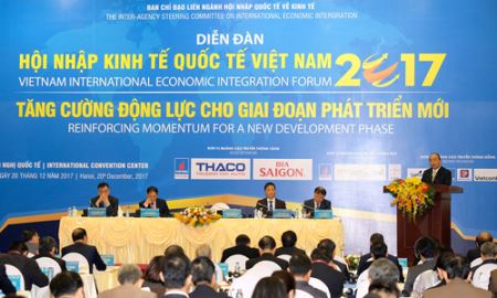 Thành quả hội nhập về ai?