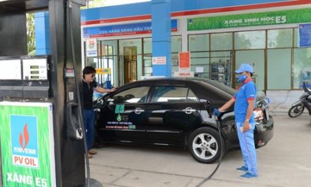 Xăng E5 có gặp khó?