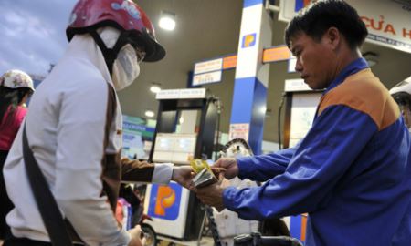 Thủ tướng yêu cầu báo cáo lại biến động giá xăng dầu vừa qua