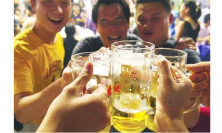 Biết hại, người Việt vẫn thích uống rượu bia
