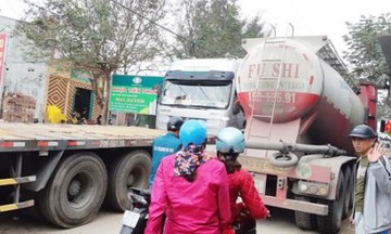 Cát Hải (Hải Phòng): Cuộc sống người dân bị đảo lộn vì xe tải trọng lớn