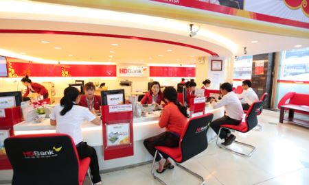 Ngân hàng kiếm tiền từ phân phối bảo hiểm