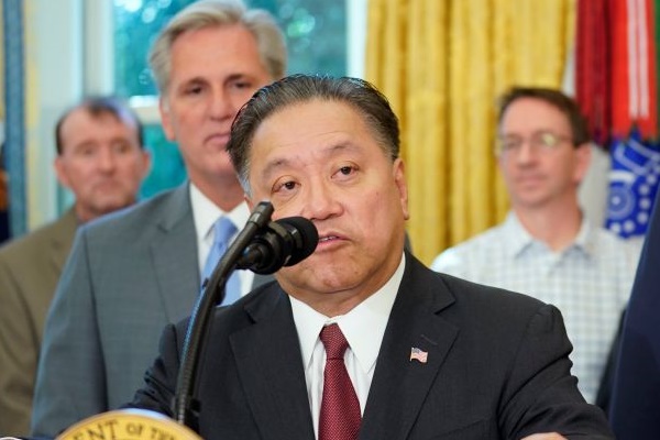 Trump ký lệnh chặn thỏa thuận công nghệ lớn nhất lịch sử