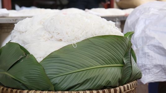 Giữ “sạch” bún Phú Đô!