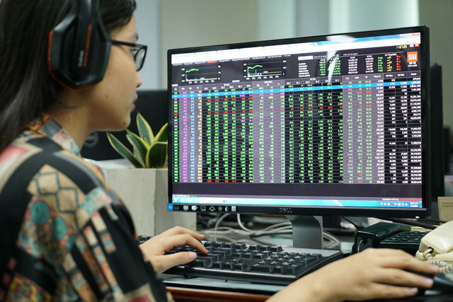 VN-Index tuột khỏi mốc 1.180 điểm