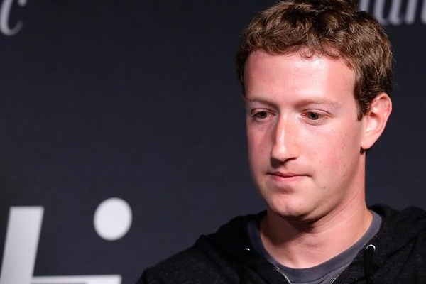 Mark Zuckerberg mua nguyên trang báo để nói 