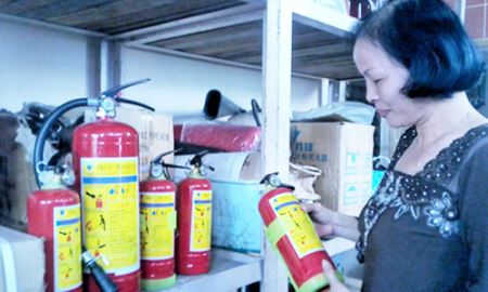 Dân chung cư đổ xô sắm dụng cụ thoát thân