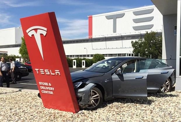 Tesla đã phá sản hoàn toàn: Trò đùa 1/4 hay sự thật?