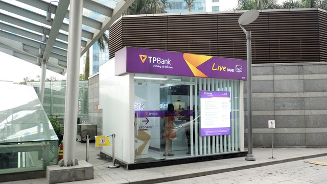 TPBank phát hành thẻ ATM ngay tại chỗ cho khách hàng