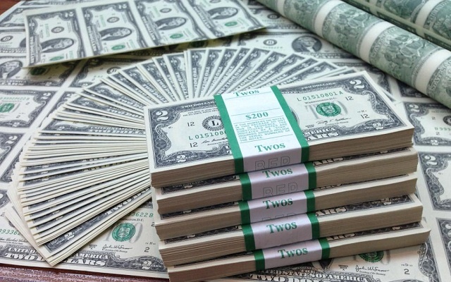 Các ngân hàng đua nhau tăng giá mua bán USD