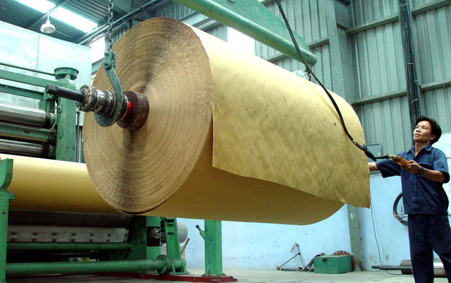 Giá giấy tăng, doanh nghiệp lo lắng