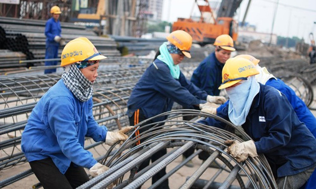 Doanh nghiệp FDI 'kiếm cớ' sa thải lao động nữ trên 35 tuổi