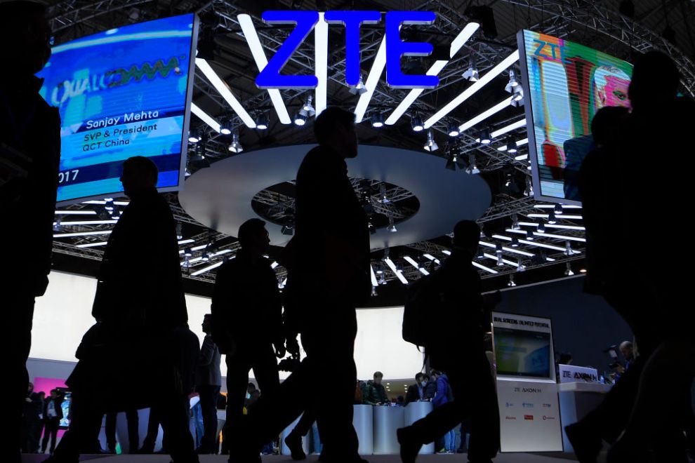 Thượng viện Mỹ siết chặt cấm vận, ZTE mất 7 tỷ USD