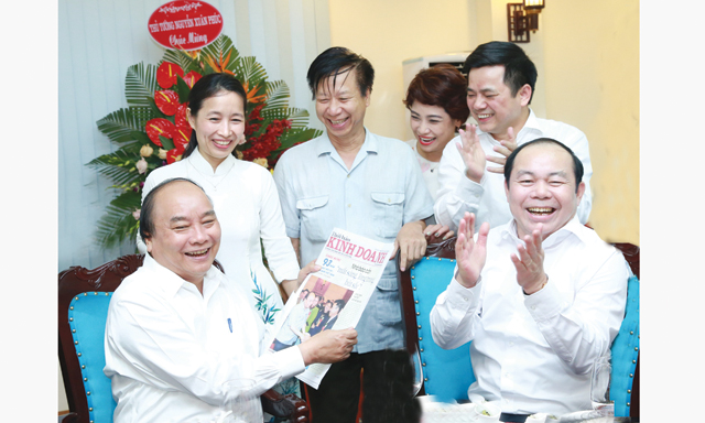 Thủ tướng với Thời báo Kinh Doanh