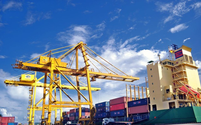 Hàng container thông qua cảng biển tăng 28%