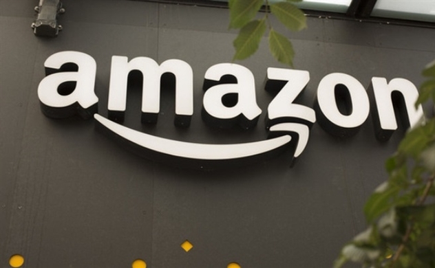 Amazon lần đầu tiên chạm mốc 900 tỷ USD