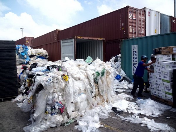 Container phế liệu tắc ở cảng, nhiều doanh nghiệp sản xuất nhựa nguy cơ phá sản