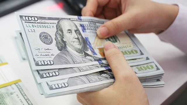Ngân hàng thương mại giảm mạnh giá USD