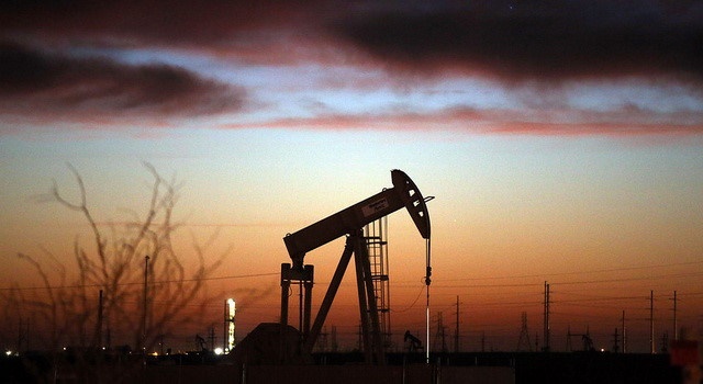 Lo ngại về bão Florence, dầu WTI vượt mốc 70 USD/thùng