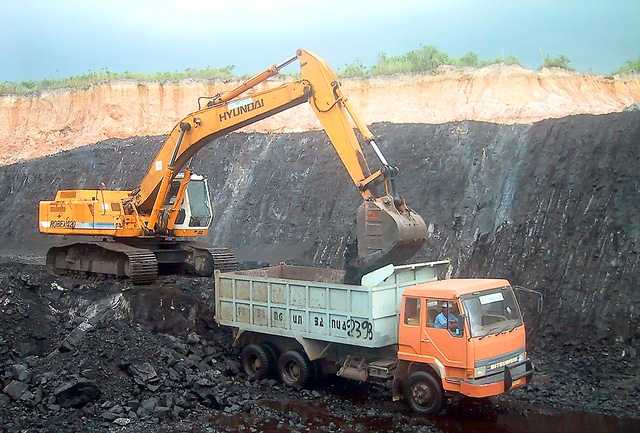 Xử lý lãnh đạo địa phương để khai thác khoáng sản trái phép lộng hành