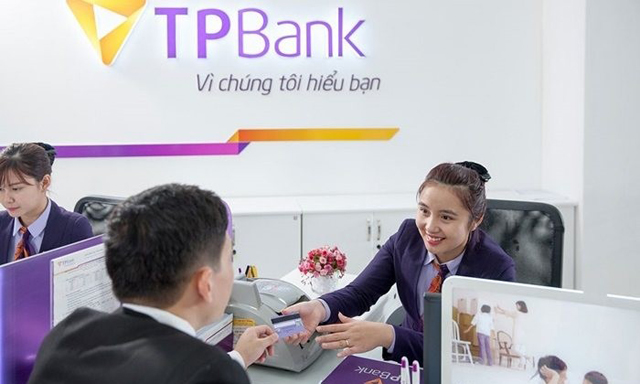 Siết tín dụng, nhà băng vẫn thu lãi khủng