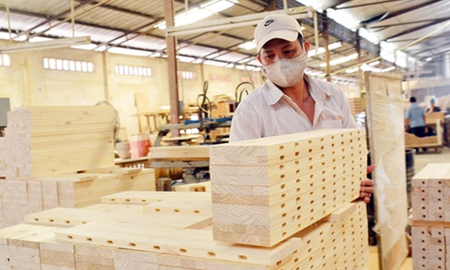 Ngành gỗ thấp thỏm lo vạ lây