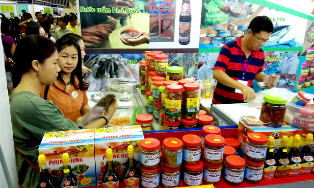 Nước mắm truyền thống lại bị làm khó?