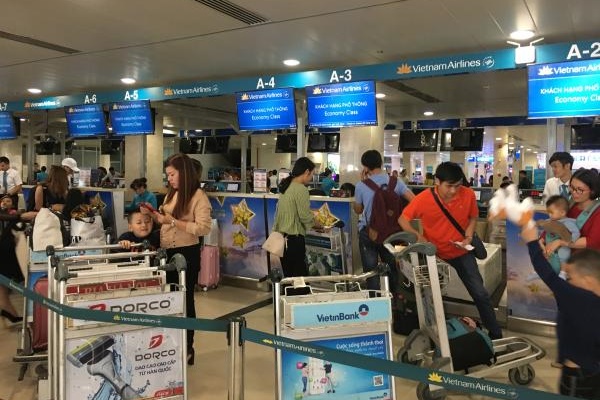 Giá vé máy bay dịp Tết đắt đỏ