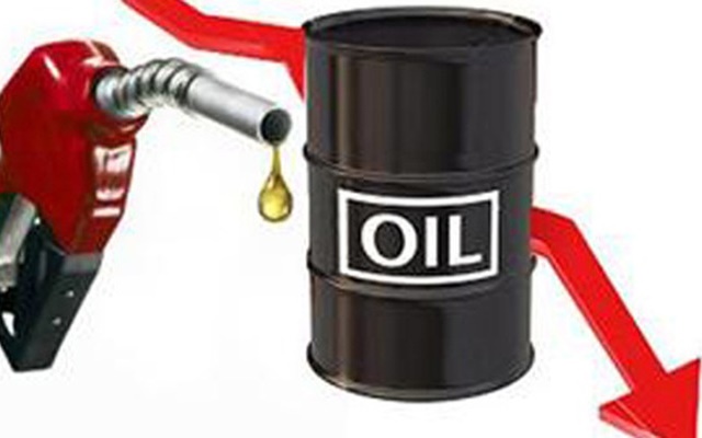 Giá dầu WTI rớt mạnh xuống dưới 70 USD/thùng