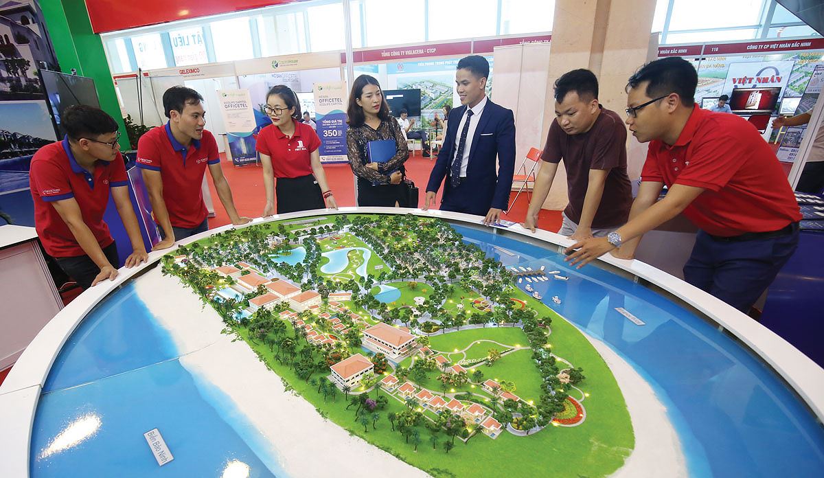 FIR tăng trần phiên thứ 5 liên tiếp