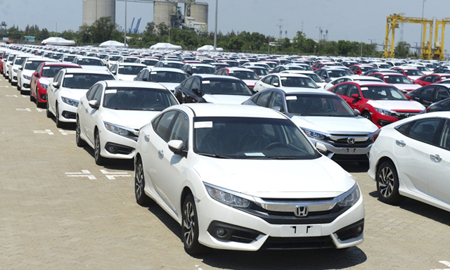 Giá xe ô tô vẫn không giảm như kỳ vọng