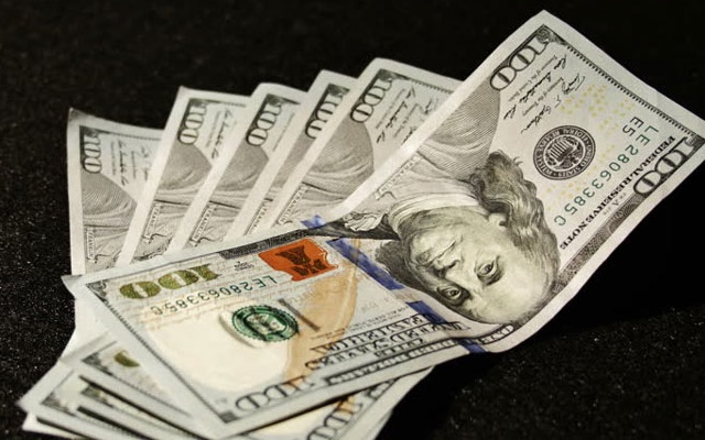 Giá USD đồng loạt lao dốc