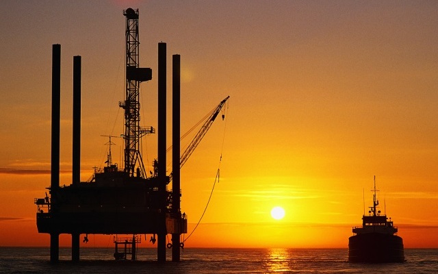 Giá dầu WTI xuống dưới 60 USD, dầu brent tuột mốc 70 USD/thùng