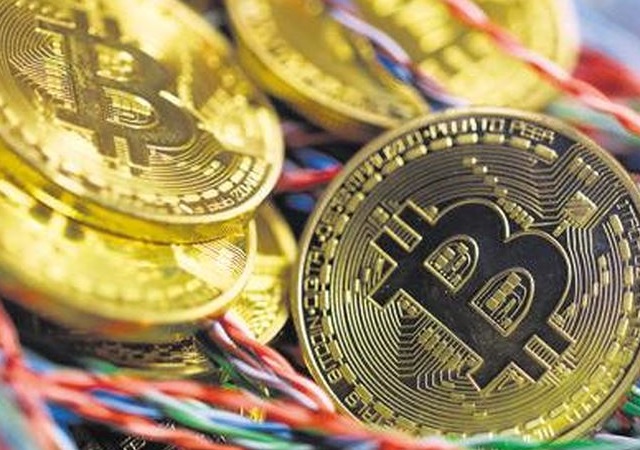 Giá Bitcoin xuống mức thấp nhất trong hơn một năm