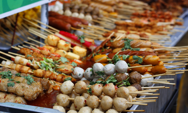 Thị trường đồ ăn vặt: Cuộc chiến giành 